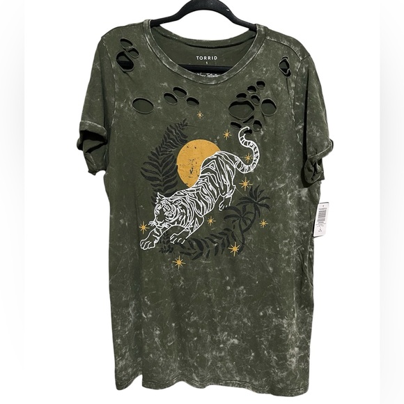 Torrid Graphic Relaxed Fit Cotton Crew Neck Destructed Tee NWT - Picture 5 of 7